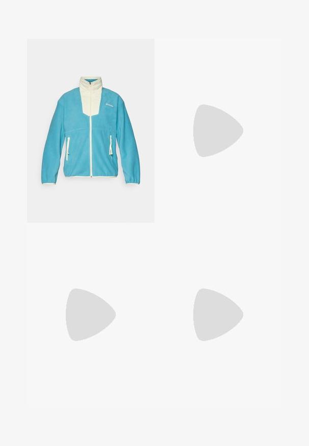 Veste en polaire bleue avec des accents crème, col haut, fermeture éclair complète et deux poches avant avec fermetures éclair. Logo sur la poitrine.; T-shirt gris clair à manches courtes fabriqué en tissu doux. Il présente un col rond et un petit logo marine sur la poitrine gauche. Coupe décontractée.; Pantalons bleu marine en tissu lisse, dotés d'une fermeture par bouton à l'avant, d'un design ajusté et de détails pliés au niveau des genoux.; Botte de randonnée noire au design mi-haut, avec un dessus texturé, des accents gris et une semelle en caoutchouc durable avec des crampons de traction.; Sac à dos Columbia Titanium noir avec une texture de tissu lisse, poches latérales, poignée supérieure et bretelles réglables. Design minimaliste avec un petit logo.