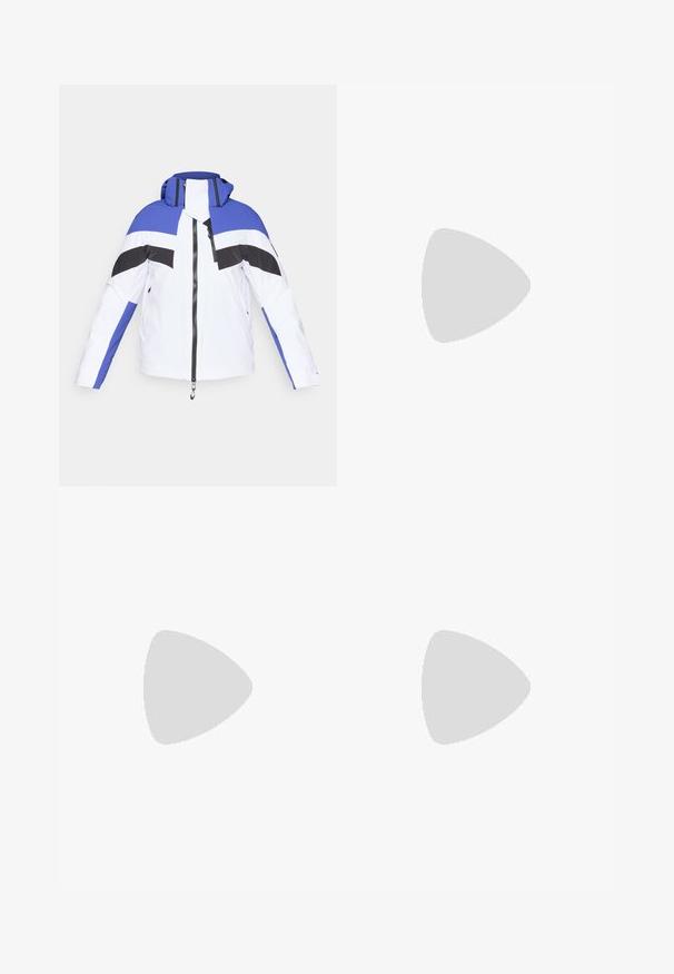 Barevná zimní bunda s bílým základem a modro-černými geometrickými vzory, se zipem a kapucí. Hladký a odolný materiál.; Bílá bavlněná trička s krátkými rukávy, kulatým výstřihem a malým černým logem EA7 na levé části hrudi. Hladká textura, standardní střih.; Černé joggingové kalhoty vyrobené z měkké tkaniny, s elastickým pasem, manžetami na nohavicích a bočními síťovinami pro lepší ventilaci.; Bílé tenisky s černými tkaničkami a síťovinou. Mají hladký kožený svršek a texturovanou gumovou podrážku. Doplňují je široké šedé džíny.