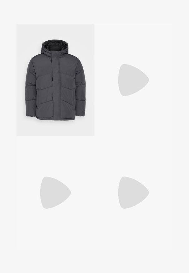 Jack & Jones JJWORLD PUFFER JACKET  - Jachetă de iarnă - asphalt; Tricou alb din bumbac, cu mâneci scurte, guler rotund și o croială lejeră. Textură netedă, fără modele sau accente vizibile.; Only & Sons ONSJEREMY LOOSE PANT - Pantaloni - black; Pantofi din piele neagră, cu vârful rotunjit, design cu șireturi și o talpă groasă, texturată din cauciuc. Prezintă cusături pe margine și o finisare netedă.