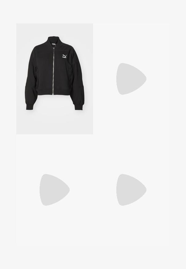 Sweat-shirt noir court avec un col haut, fermeture éclair à l'avant et poignets élastiques ; présente un logo Puma blanc sur la poitrine gauche. Texture de tissu doux.; T-shirt blanc à manches courtes et col rond, en coton doux, avec un design simple et épuré, sans motifs ni accents visibles.; Pantalons noirs légers avec une taille élastique et des chevilles froncées. Le tissu est lisse et présente un design décontracté et fuselé.; Baskets noires à lacets avec une semelle épaisse, présentant un dessus en cuir lisse, un bout arrondi et un design de plateforme en couches distinct.