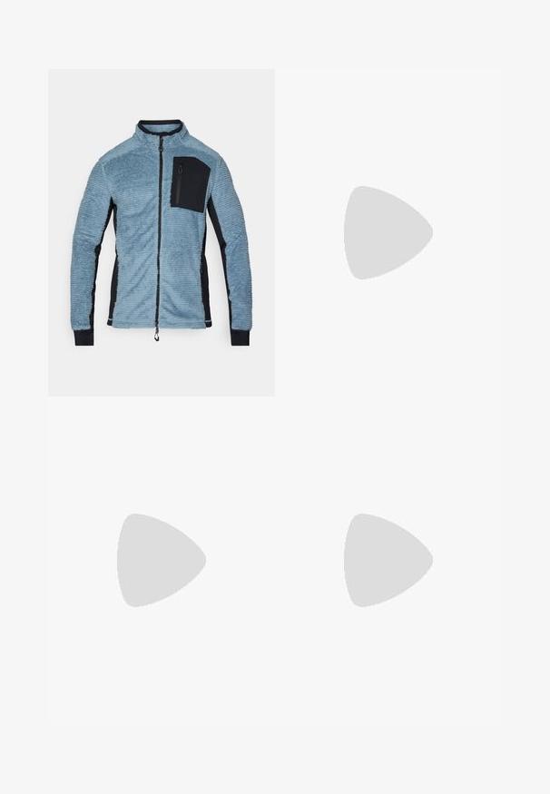 Jaqueta de polar em azul claro com detalhes em preto. Apresenta fecho de correr à frente, gola alta e um bolso no peito com fecho de correr. Tecido suave e texturizado.; Camiseta de mangas curtas com um design em blocos de cores preto e branco, feita de tecido leve. Inclui o logotipo EA7 no peito.; Calças jogger brancas em tecido trançado com cintura elástica, cordão, bolsos laterais e um padrão texturizado por todo o lado.; Tênis brancos desportivos com detalhes em verde, sola texturizada e logotipo; apresentando fecho por atilho e calcanhar almofadado para apoio.