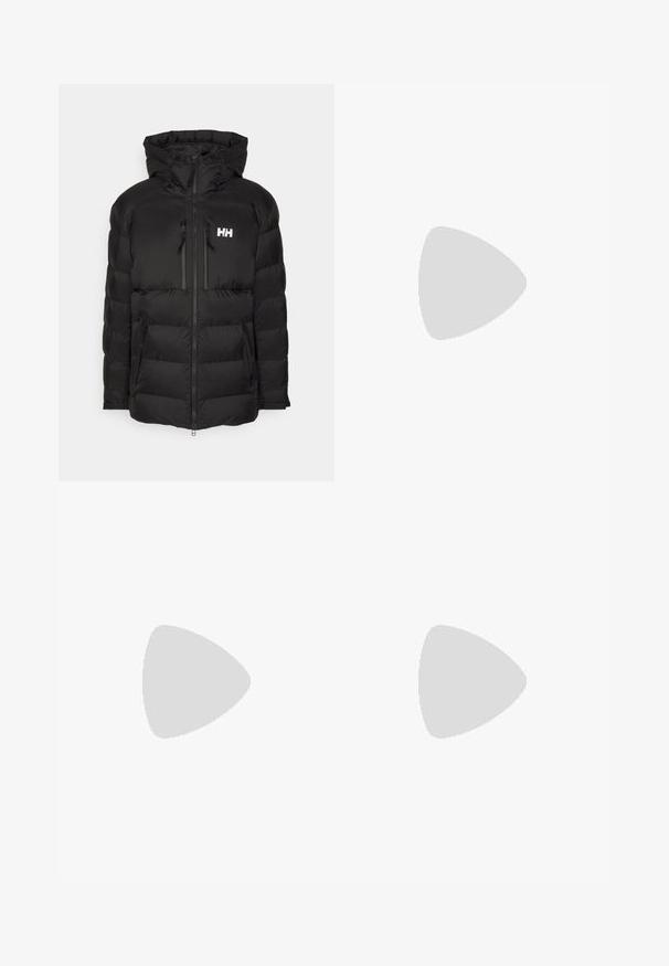 Chaqueta de plumas negra con capucha, cierre frontal con cremallera y dos bolsillos en el pecho. Presenta una textura acolchada y un pequeño logotipo blanco de la marca en el pecho.; Camiseta blanca de manga larga hecha de algodón. Diseño de cuello redondo con puños acanalados y un pequeño logo en la manga izquierda. Textura suave.; Pantalones de chándal beige hechos de una tela suave, con una cintura elástica que incluye cordón, bolsillos laterales y piernas ajustadas.; Zapatilla deportiva plateada con una superficie suave y brillante, logotipo blanco en el lateral, cordones texturizados en gris y suela de goma.; Gafas de sol con un elegante marco de plástico plateado, lentes oscurecidos y forma curvada. Presentan acentos audaces y un diseño ligero.