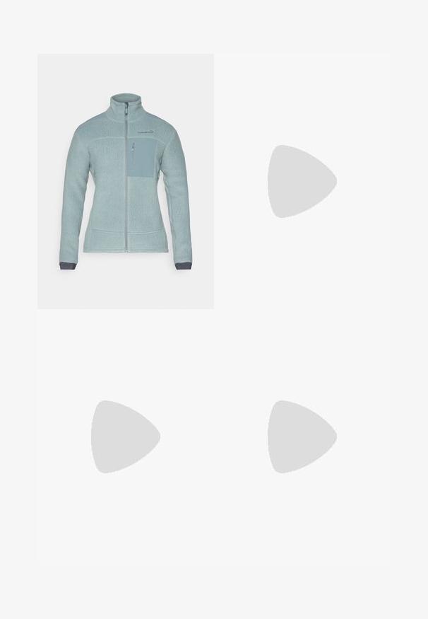 Norrøna TROLLVEGGEN JACKET - Giacca in pile - trooper; T-shirt a maniche corte di colore azzurro chiaro, realizzata in tessuto morbido, con una grafica blu scuro che raffigura la testa di una figura stilizzata sulla parte anteriore.; Pantaloni grigi scuri realizzati in tessuto resistente, dotati di tasca con zip, taglio dritto e passanti per cintura per una vestibilità regolabile.; Scarpa atletica beige e crema con tomaia in mesh testurizzato, sovrapposizioni supportive e suola in gomma con un motivo a tasselli per la trazione.