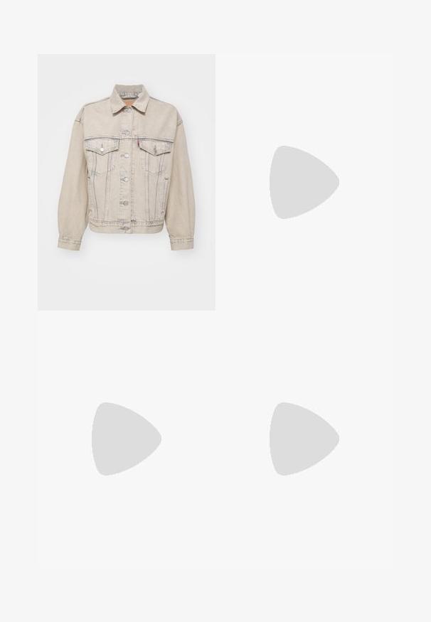 Levi's® 90S TRUCKER - Jakna iz džinsa - coastal khaki; Črna majica brez rokavov iz bombaža, z okroglim izrezom in širokimi odprtinami za roke. Gladka tekstura s šivi na robovih. Klasičen, minimalističen dizajn.; Svetlo modri denim kratki hlače s ravnim krojem, raztrganim robom, petimi žepi in blagovno oznako na pasu. Enakomerno pranje in trpežna tkanina.; Sandal z jasnim petnikom s prozornim zgornjim delom, bež podplatom in sivim trakcem okoli gležnja. Ima koničast nos in tanek visoki petek.; Svetlo modra torbica z oblikovano zasnovo, dvema ročkama in kljuko iz srebrno-toniranega materiala. Teksturni material in ostri koti.