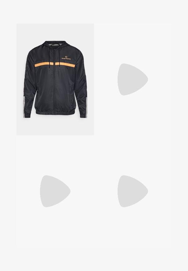 Sergio Tacchini PRANNIE TRACK JACKET - Chaqueta de entrenamiento - black/griffin; Camiseta de algodón negra con cuello redondo, mangas cortas y un pequeño logo de cocodrilo verde en el lado izquierdo del pecho. Textura suave, diseño casual.; Pantalones de chándal blancos con cintura elástica, que cuentan con franjas laterales negras y puños. Hechos de un tejido suave con una textura lisa.; Zapatilla deportiva negra con una parte superior texturizada, tres franjas horizontales y una suela blanca con un dibujo en su superficie. Diseño ligero y aerodinámico.