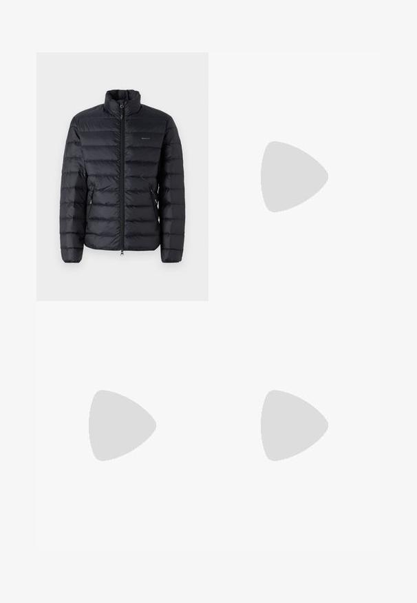 Giacca nera imbottita con colletto alto, caratterizzata da cuciture orizzontali, tasche con zip e un logo sul lato sinistro del petto. Materiale leggero.; T-shirt in cotone nero con maniche corte, scollatura rotonda e un piccolo logo verde sul taschino sinistro. Design semplice, vestibilità regolare.; Pantaloni neri su misura con design a gamba dritta, realizzati in tessuto morbido. Presentano un davanti piatto e una vita alta media.; Sneaker nere con finitura in pelle liscia, dotate di suola in gomma testurizzata, intersuola bianca e logo ricamato verde sul lato.