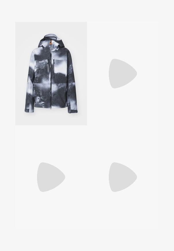 Mammut STONEY HS HOODED JACKET MEN GRAIN - Giacca da snowboard - black; T-shirt nera a maniche corte in cotone, con scollatura rotonda e un piccolo logo bianco nell'area superiore sinistra del petto.; Pantaloni sportivi neri realizzati in tessuto leggero, con vita regolabile con cordino, tasche laterali e orli affusolati alle caviglie.; Scarpa da trail running nera con tomaia texture, suola in gomma e punta rinforzata. Presenta un collare imbottito e un tassello per un indossamento facile.