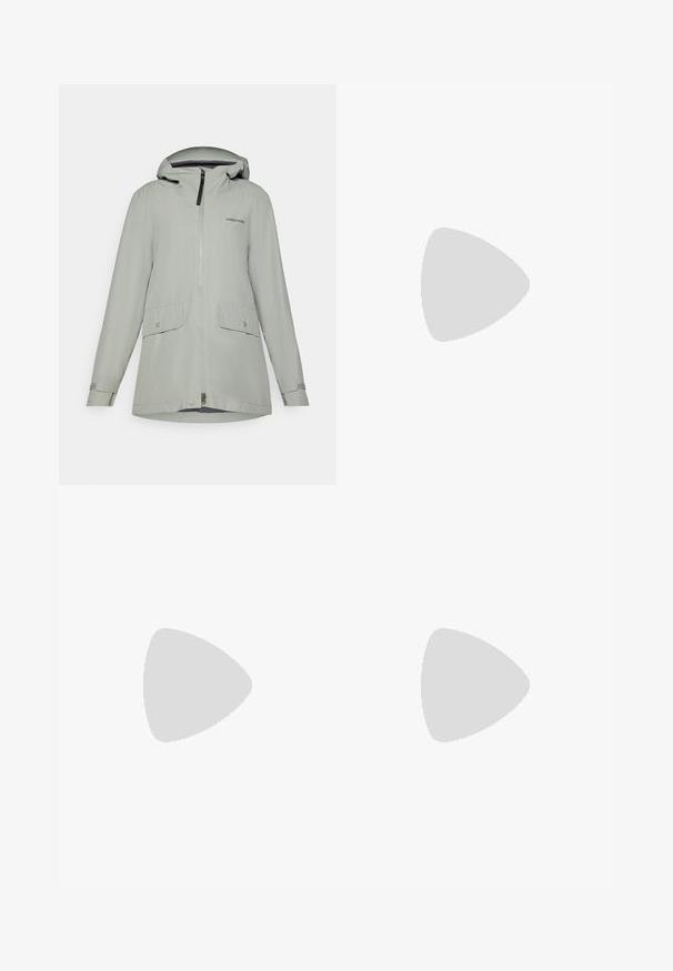 Veste imperméable gris clair avec zip à l'avant, capuche, deux poches avant et poignets ajustables ; fabriquée en tissu lisse et léger.; T-shirt noir à manches longues en coton avec un col rond. Présente un petit logo blanc sur la partie gauche de la poitrine. Design et coupe simples.; Pantalons cargo en nylon noir, à zip amovible, avec chevilles ajustables, plusieurs poches et un logo sur la jambe droite. Texture lisse et légère.; Baskets de sport beiges et crème avec une tige en mesh texturé, des superpositions de soutien et une semelle en caoutchouc dotée d'un motif de crampons pour une traction.
