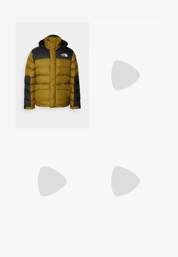 The North Face M LIMBARA INSULATED JACKET - Téli dzseki - moss green; Fehér, rövid ujjú felső pamut anyagból, kerek nyakkivágással. Egyszerű dizájn, minta vagy díszítés nélkül. Sima textúra.; Világoskék farmernadrág, magas derekú, laza szabású, két elülső zsebbel, egy hátsó folttal, és gombos záródással.; Fehér sportcipő texturált hálós felsőrésszel, fényvisszaverő részletekkel és párnázott talppal. Figyelemre méltó márkalogó az oldalon.
