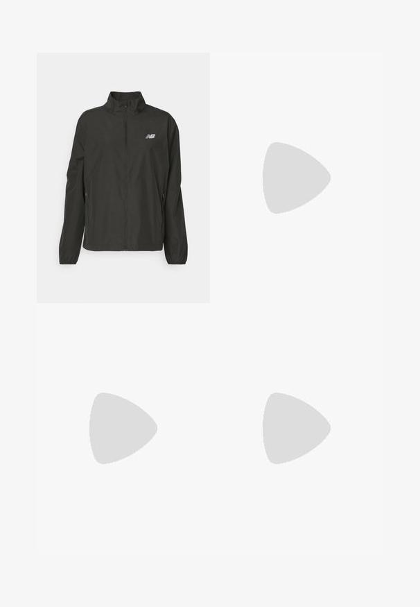 Sort letvægtsjakke lavet af vandafvisende materiale. Har høj krave, lynlås i fuld længde og sølvlogo på brystet.; Hvid kortærmet T-shirt lavet af glat materiale, med en rund halsudskæring og et lille gråt Nike-logo på brystet.; Sorte cropped leggings lavet af stretchy materiale, med en høj talje og blød tekstur, uden synlige mønstre eller hardware.; Sort Nike løbesko med åndbart mesh-overdel, hvidt swoosh-logo, tekstureret detaljering og en cremede ZoomX mellemsål.