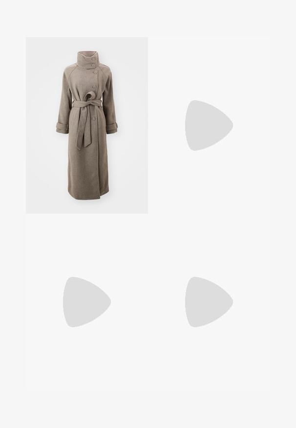 Garš, gaiši brūns vilnas mētelis ar augstu apkakli, pogu aizdari un jostu viduklī. Iezīmē plašas piedurknes un aproces.; Melna garām piedurknēm augšdaļa ar kontrastējošu balto ruffles apakšmalu, apaļo kakla izgriezumu un mīkstu tekstūru. Izstrādāta ar brīvu piegriezumu.; Melni platajā stila bikses, izgatavotas no mīksta samta, ar elastīgu jostu un gludu tekstūru, bez redzamām detaļām vai rakstiem.; Melni pārgājienu zābaki ar sintētisko ādu un gumijas zolēm. Iezīmes: apaļās šņores, acu caurumi, mīkstināta apkakle un teksturēta virsma.