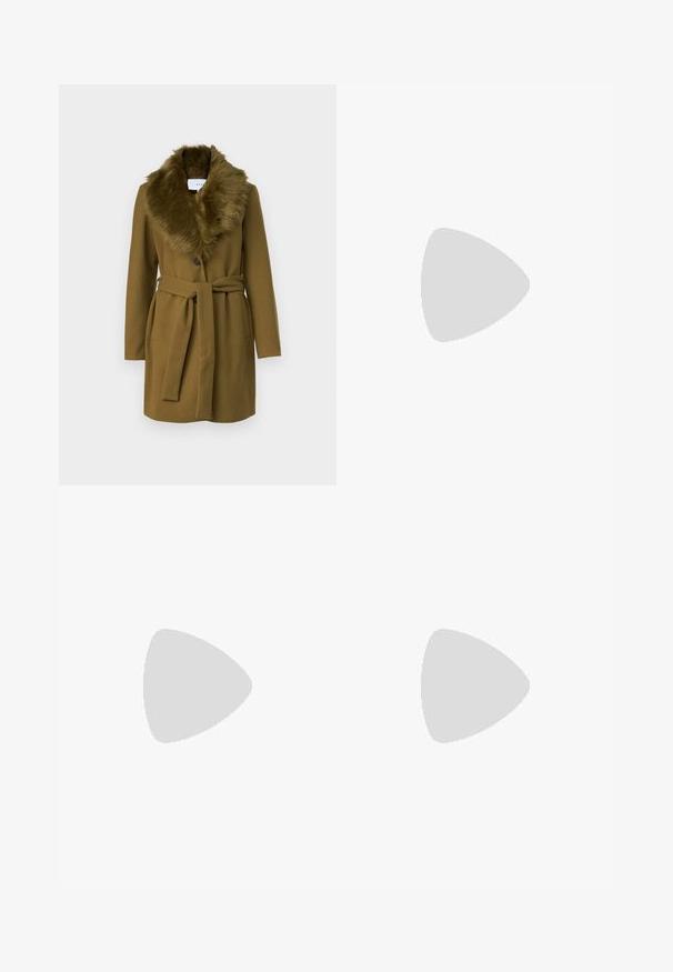 Oliven grøn uldfrakke med en krave af kunstig pels, dobbelte knapper og bælte i taljen; har to sidelommer.; To kjoleløse ribbede turtleneck-toppe i sort og hvid, med en tætsiddende design og glat tekstur, samt cropped længde.; Burgunderfløjeljeans med flammesnit, fem lommer, frontlukning med knap og struktureret stof. Flammerne strækker sig fra knæet til kant.; Sorte læder platform loafers med en rund tå og en bred rem over forfoden. Har en kraftig, kvadratisk hæl og en glat tekstur.; Kat-ejede solbriller med en sort og orange skildpaddemønstret stel, brune linser og slanke, spidse ender. Har et minimalistisk logo på skabelsen.