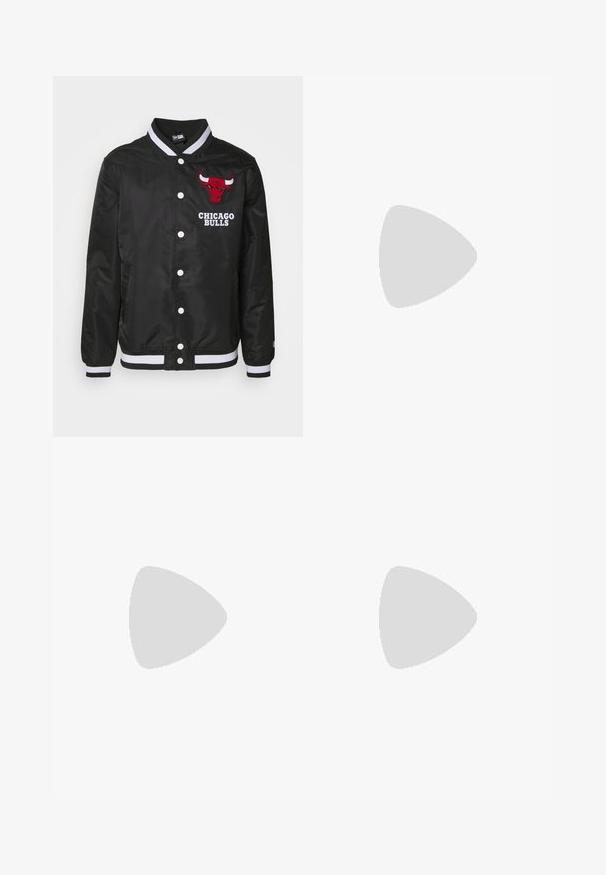 New Era NBA CHICAGO BULLS LOGO SELECT JACKET - Fanartikel - black; Olijfgroen katoenen T-shirt met een groot zwart Levi's-logo op de voorkant. Klassieke ronde hals en korte mouwen, gladde textuur.; Beige denim shorts met een rechte snit, een sluiting met een knop aan de voorkant en vier zakken. De stof heeft een gladde textuur en minimale stikseldetails.; Zwarte Nike Air Force 1 sneakers met leren bovenkant, mesh tong en rubberen zool, met een high-top ontwerp en dikke veters.