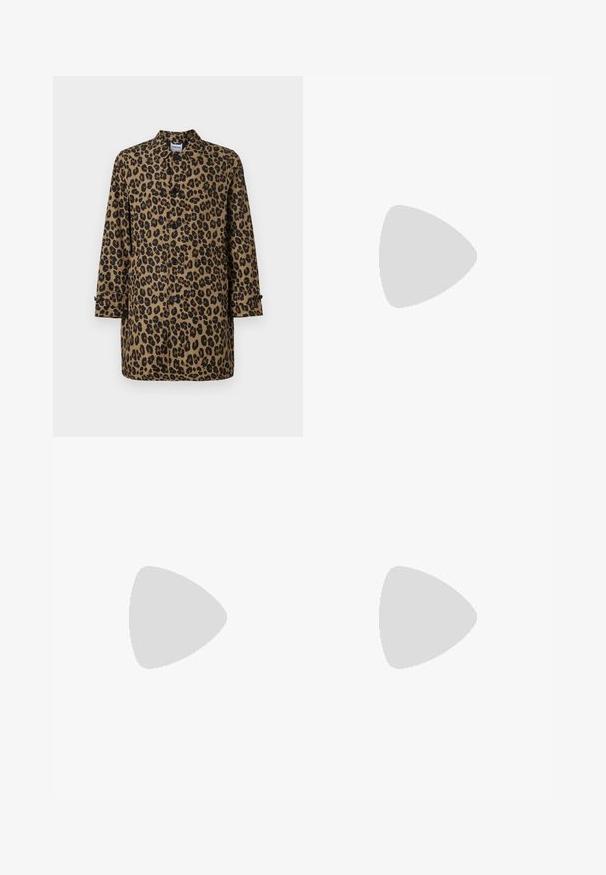 ASPESI IMPERMEABILE LEMON - Trenchcoat - brown; Bershka SHORT SLEEVE - Basic T-shirt - black; Bershka BAGGY - Relaxed fit jeans - black; Bershka LOAFERS - Slip-ons - beige