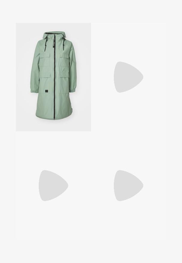 Parka lungă, de culoare verde mentă, cu fermoar în față, glugă reglabilă și patru buzunare frontale. Are mansete elastice și un detaliu cu logo.; Iarna neagră cu mânecă lungă, din bumbac, cu guler rotund. Prezintă un mic logo alb în zona pieptului stâng. Design simplu și croi lejer.; Pantaloni negri, ajustați, confecționați dintr-un material flexibil. Caracteristici includ un buzunar cu fermoar pe lateral, genunchi articulați și o textură netedă.; Pantofii sport bej și crem au un superior din plasă texturată, suprapuneri de susținere și o talpă din cauciuc cu un model de profil pentru aderență.