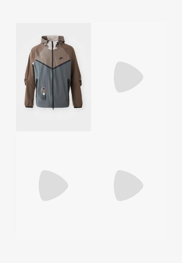 Nike-jakke med farveblokeret design i grå og brun, med snøre-hætte, lynlåslukning og sidelommer. Strukturerede stofdetaljer.; Nike sort bomulds t-shirt med en klassisk rund hals, korte ærmer og et diskret, præget logo på brystet. Glat tekstur.; Sorte shorts med snoretræk i taljen, letvægtsstof med en glat tekstur og et simpelt design uden synlige logoer eller mønstre.; Sorte træningssko med tekstureret stof og gummisåler, udstyret med elastiske snørebånd og en blå detalje på hælen. Bæres med lyse denimbukser.