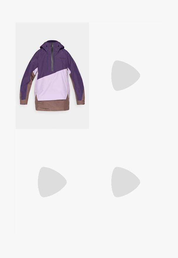 Fioletowy i jasnolawendowy wiatrówka z półzamkiem, regulowanym kapturem i brązowym wykończeniem. Posiada geometryczne blokowanie kolorów oraz detal z logo.; Biała koszulka sportowa z długim rękawem i wysokim kołnierzem, wykonana z gładkiego, elastycznego materiału; posiada rękawy raglanowe i małe czarne logo.; Jasnofioletowe spodenki sportowe z czarną elastyczną talią, bocznymi kieszeniami i białym logo "TERREX" na dolnej lewej części.; Fioletowy but do biegania z przewiewną siateczką, wyraźnym logo "TERREX", białą podeszwą środkową i czarną gumową podeszwą z czerwoną akcentacją.