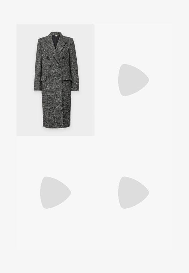LIU JO CAPPOTTO OVERSIZE FIT - Classic coat - black/white; White sleeveless tank top made of ribbed fabric, featuring a rounded neckline and a fitted silhouette, with minimal seams and no embellishments.; Light blue flared jeans made of denim, featuring a high waist, five-pocket design, and subtle gradient fading towards the hem.; Brown leather cowboy boots with pointed toe and block heel, featuring detailed stitching and raised accents on the shaft.; Black leather clutch bag with a flap and a gold metal buckle detail. Includes a black strap and a sleek, minimalist design.; Silver hoop earrings with a twisted design, featuring a polished finish and post-back closure. Measure approximately 3 cm in diameter.