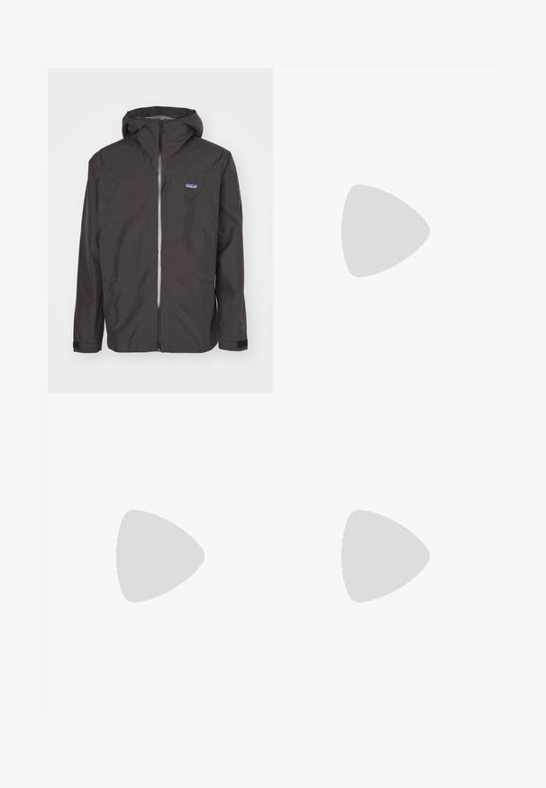 Casaco preto impermeável para homem com capuz, fecho frontal em zíper, punhos ajustáveis e um logótipo no peito. Textura suave, design leve.; T-shirt preto de manga curta feito de um tecido leve. Apresenta um pequeno logo branco ao lado esquerdo do peito e detalhes subtis nos ombros.; Calças de exterior pretas com um bolso com fecho na coxa, cintura elástica e tecido liso e resistente à água. Design limpo, sem logótipos visíveis.; Shoe atlético preto da Columbia com uma superfície texturizada, colarinho acolchoado e sola de borracha com um padrão distinto para tração.