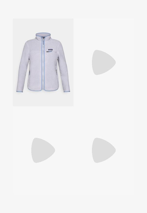 Jaqueta de fleece Patagonia em lilás claro, com fecho frontal completo, bolso no peito com fecho, dois bolsos laterais com fecho e acabamento azul nas bordas.; T-shirt preto de mangas longas, feito de algodão, com decote redondo. Apresenta um pequeno logótipo branco na área esquerda do peito. Design simples e ajuste confortável.; Calças cargo pretas em nylon com fechos de correr removíveis, punhos ajustáveis, múltiplos bolsos e um logótipo na perna direita. Textura suave e leve.; Sapatilha atlética beige e creme com parte superior em malha texturizada, sobreposições de suporte e sola de borracha com um padrão de cravo para tração.