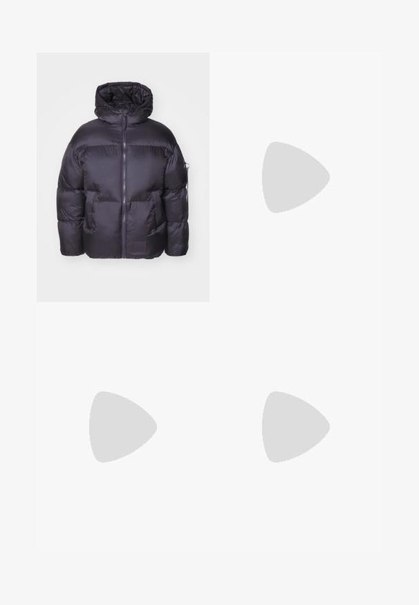 Alpha Industries CLOUD - Ziemas jaka - vintage grey; Jaunietis ar pītām matēm, kas valkā gaiši pelēku Nike T-kreklu un melnas Nike šortus uz vienkārša balta fona.; Bežīgas cargo bikses izgatavotas no viegla kokvilnas materiāla. Tām ir elastīgas aproces, vairākas sānu kabatas un pogu aizdare.; Baltas ādas sporta apavi ar perforācijām, apaļu purngali, plakanu zoli un biezām šņorēm, ar redzamu swoosh logo un vārdu "AIR" uz papēža.