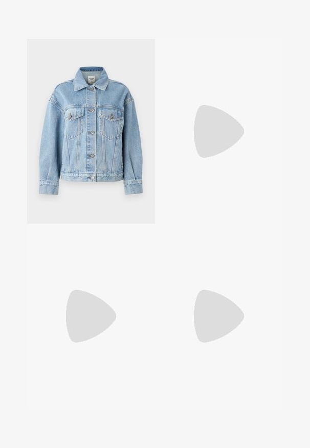 Abercrombie & Fitch Oversized Distressed Denim Trucker Jacket - Giacca di jeans - light; Abito a scacchi blu e bianchi con corpetto arricciato, spalline sottili e gonna fluida, realizzato in tessuto leggero. Presenta dettagli con coulisse.; ONLY SHOES ONLBIJOU KNEE HIGH BOOT - Stivali alti - black; Occhiali da sole con montatura in metallo dorato e lenti verde scuro, stile aviator, con aste sottili e dettagli in tartaruga sulle punte.; Borsa a tracolla in pelle nera trapuntata con una catena dorata e un fermaglio a scatto con un accento circolare. Forma rettangolare compatta.