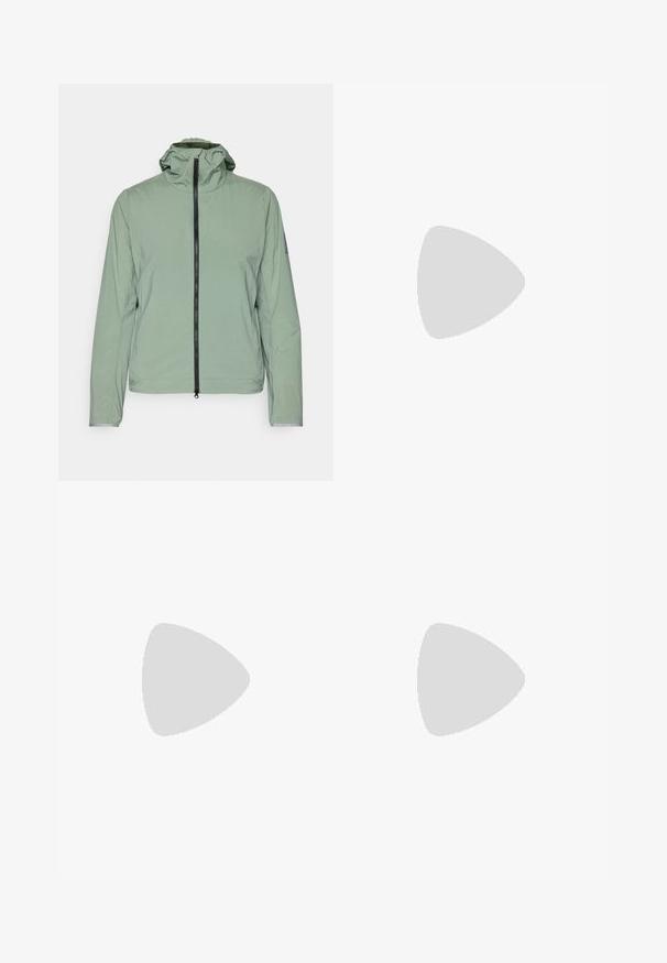 Hellgrüne, leichte Jacke mit Reißverschluss, verstellbarem Kapuzenkragen und elastischen Bündchen. Sie zeichnet sich durch eine einfache, glatte Textur und ein minimales Design aus.; Kurzärmliges weißes Sportshirt mit Rundhalsausschnitt, das ein Logo auf der Brust und eine glatte, leichte Stofftextur aufweist.; Jack Wolfskin PRELIGHT TRAIL - Outdoor-Hose - black; Schwarze Wanderschuhe mit einem strukturierten Obermaterial aus Stoff, Schnürsystem und robuster Gummisohle. Akzentuiert mit reflektierenden Details und Logos.