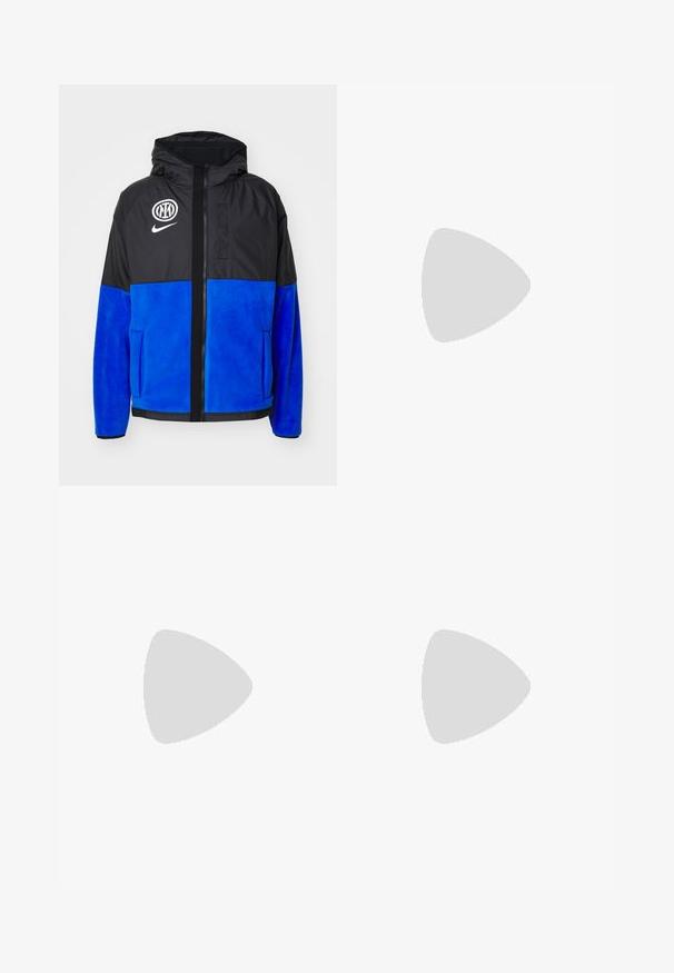 Sort og blå hættejakke lavet af kontrasterende materialer; har en fleece-nederste del, lynlås foran og logoer på brystet.; Lys mintgrøn kortærmet T-shirt lavet af blødt stof. Har en rund halsudskæring og et enkelt, lige snit uden dekorationer.; Sorte atletiske shorts lavet af letvægtsmateriale med en elastisk talje. Har et lille hvidt Nike-logo i nederste venstre hjørne.; Sort og grå atletisk sko med en mesh-overdel, reflekterende detaljer og en hvid mellemsål. Har en tekstureret gummisål og snørebånd.