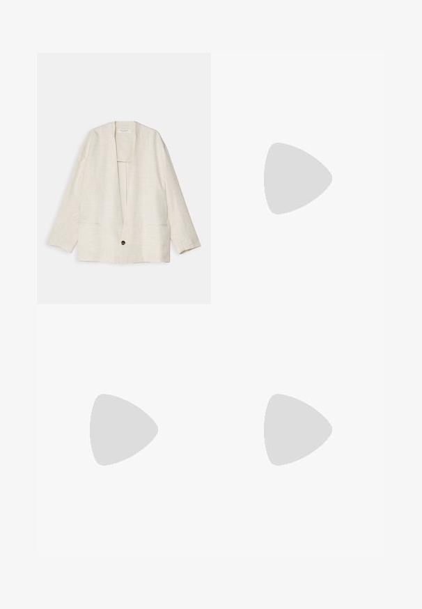 Beige liinablazer, jossa on rento istuvuus, lovellinen kaulus ja yksi napitus. Varustettu kahdella etutaskulla ja tekstuuripinnalla.; Valkoinen ribattu hihaton paita, jossa on pitsireunus kaula-aukossa ja hihoissa. Ominaisuutena pehmeä rakenne ja tiukka malli. Brändilogo näkyvissä sisäpuolella.; Beige housut, joissa on suora lahjemalli, valmistettu kevyestä kankaasta. Ominaisuuksina etupleatit ja klassinen vyötärönauha.; Elleme ASYMMETRIC STRAP - Korolliset pistokkaat - white