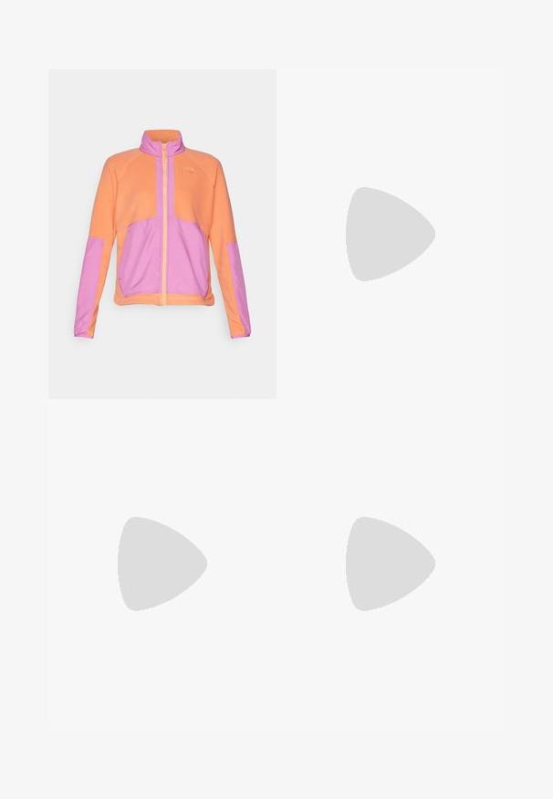 Helly Hansen RIG JACKET - Veste polaire - peach echo; T-shirt noir à manches longues en coton avec un col rond. Présente un petit logo blanc sur la partie gauche de la poitrine. Design et coupe simples.; Pantalons cargo en nylon noir, à zip amovible, avec chevilles ajustables, plusieurs poches et un logo sur la jambe droite. Texture lisse et légère.; Baskets de sport beiges et crème avec une tige en mesh texturé, des superpositions de soutien et une semelle en caoutchouc dotée d'un motif de crampons pour une traction.
