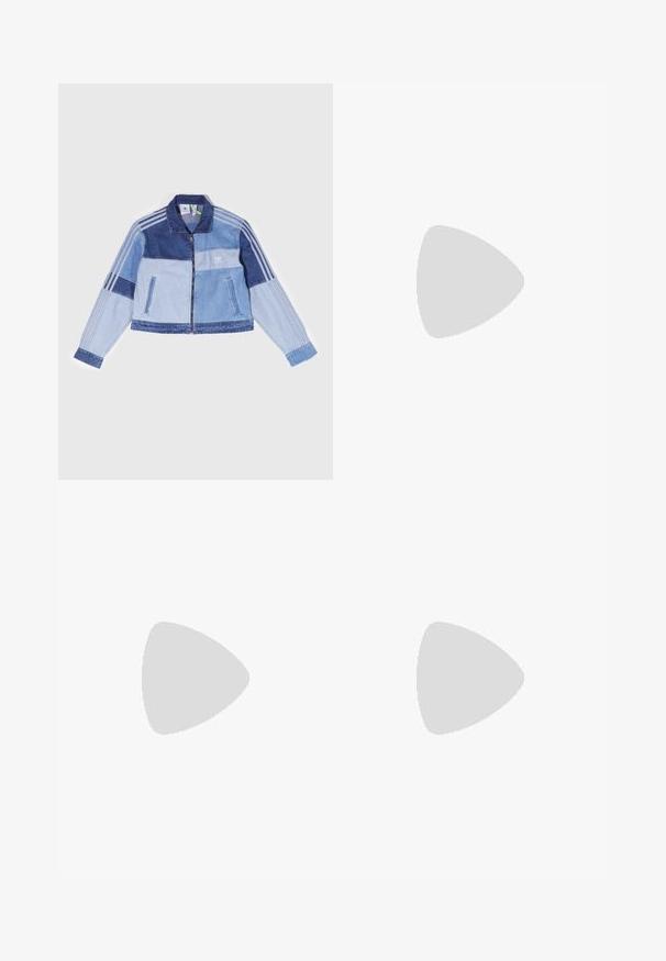 adidas Originals KSENIA SCHNAIDER PW TRACK - Giacca di jeans - light denim; Anna Field 2 PACK - T-shirt basic - white/black; Jeans in denim bianco con design a gamba dritta, stile a cinque tasche e dettagli in metallo rame. Orlo grezzo alla caviglia.; Scarpa da corsa bianca con tomaia in mesh traspirante, dettagli texturizzati e suola imbottita. Dispone di un sistema di lacci rapidi per una vestibilità facile.