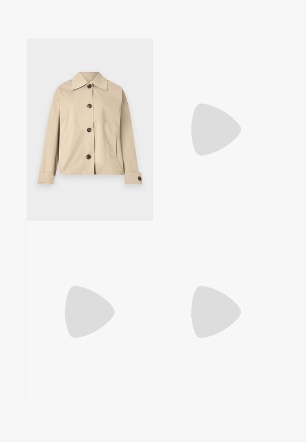 Beige Jacke aus Baumwolle, mit einem klassischen Kragen, vorderen Knöpfen und seitlichen Taschen; glatte Textur und strukturierte Designs.; Schwarzes, übergroßes T-Shirt mit einem Grafikdruck eines Bären und dem Text "NICHT SÜß, SONDERN WILD" in fetter, weißer Schrift. Baumwollmaterial.; Helles, hochtailliertes Jeans aus Denim. Hat weit geschnittene Beine, zwei aufgerissene Kniebereiche und klassischen Fünf-Taschen-Stil.; Weiße hochwertige Leinensneaker mit schwarzer Gummisohle, vorderem Gummizehenschutz und sechs Ösen für Schnürsenkel, die ein sauberes, minimalistisches Design aufweisen.