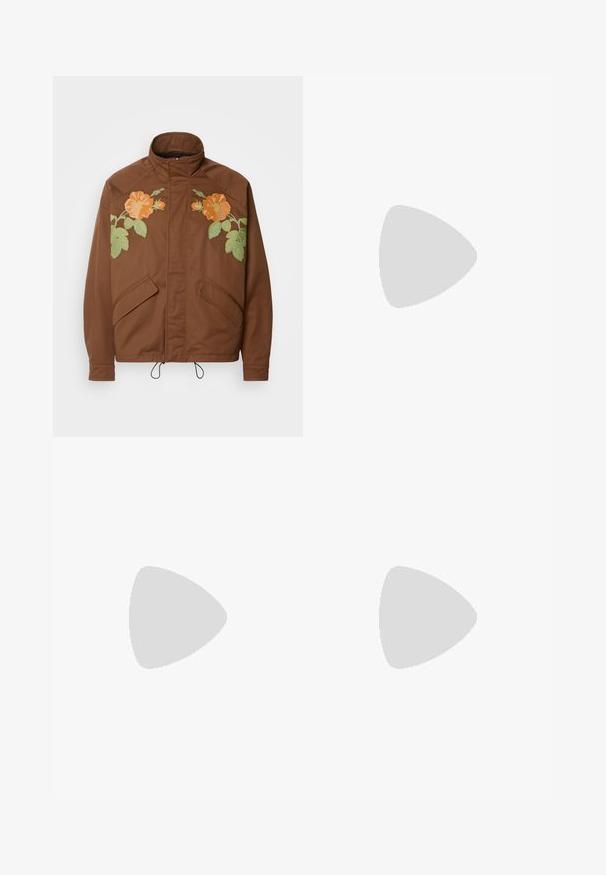 HUGO BREY - Ljetna jakna - medium brown; BOSS TEE - Osnovna majica kratkih rukava - open white; Kremaste ležerne hlače s pojasom na vezanje i ravnim nogavicama, prikazane na jednostavnoj bijeloj pozadini.; Bijele i svijetlosmeđe sportske tenisice, sa mrežastim gornjim dijelom, perforiranim detaljima i teksturiranim međutrakom sa brendom na peti.