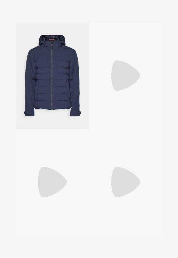 Ναυτικό μπλε επενδυμένο μπουφάν με φερμουάρ μπροστά, κουκούλα και ρυθμιζόμενους καρπούς. �Περιλαμβάνει σχέδιο μπάλας στην περιοχή του κορμού και ομαλή υφή υφάσματος.; Γκρι μακρυμάνικο πουκάμισο με υφή, διαθέτει σκούρο γκρι τσέπη στο στήθος και κλείσιμο με φερμουάρ. Λογότυπο στην τσέπη σε λευκό χρώμα.; Γκρι παντελόνια εξωτερικού χώρου με λεία υφή, διαθέτουν τσέπη με φερμουάρ στο πλάι, ενισχυμένα γόνατα και διακριτική λεπτομέρεια λογότυπου.; Ανοιχτό γκρι παπούτσι τρεξίματος με έντονα χαρακτηριστικά σε μπεζ, υφή στο επάνω μέρος, μαύρα κορδόνια και έντονο έγγραφο στην σόλα. Διαθέτει το λογότυπο της μάρκας.