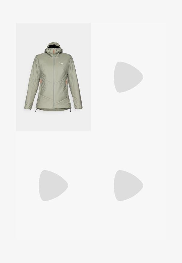 Salewa PUEZ CATINACCIO JACKET - Lauko striukė - shadow; Pilvo rankovėmis pilkas marškinėlis, pagamintas iš lygaus audinio. Yra apvalus iškirpimas ir mažas logotipas, atspausdintas ant krūtinės.; Tamsiai mėlynos kelnės, pagamintos iš lygaus audinio, su priekiniais mygtukais, lieknos silueto ir raukšlėmis ant kelių.; HOKA GAVIOTA 5 - Bėgimo batai plentui - harbor mist/rose gold