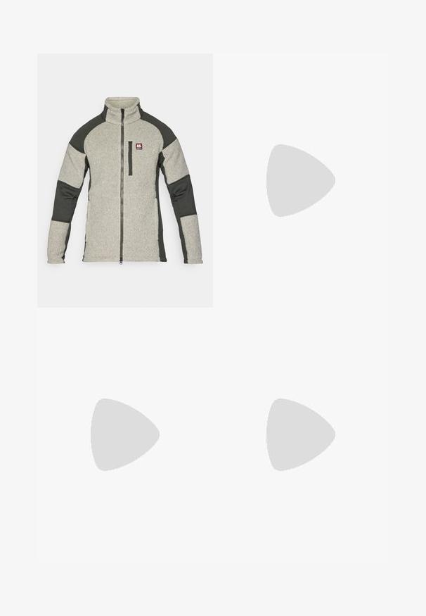 Fleecejacka med hög krage, grå huvuddel, mörkgröna ärmar och dragkedja framtill. Har en liten logotyp på bröstet.; Vit bomull t-shirt med korta ärmar, rundad halsringning, avslappnad passform och utan synliga logotyper eller mönster. Slät textur och minimal design.; Högmidjade, löst sittande jeans i blekt svart denim. Inkluderar fem fickor, bälteshällor och en ren, rak ben-design.; Grå och vit sneakers med överdel i mocka och läder, rund tå, platta snören och en gummisula med ett accent i gummi.