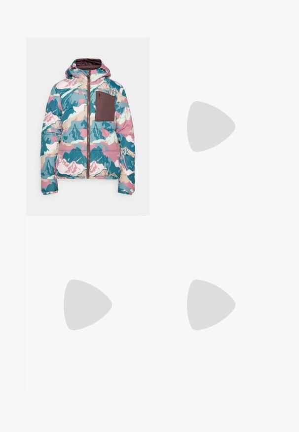 Casaco puffer com capuz, apresentando um padrão de montanha multicolorido em azul-turquesa, rosa e bege. Inclui um bolso de peito castanho e fecho éclair frontal.; T-shirt atlético preto feito de tecido liso, apresentando um design frontal com nó e um pequeno logótipo branco da Nike no peito.; Leggings pretos cropped feitos de tecido elástico, apresentando uma cintura alta e uma textura suave, sem padrões ou acessórios visíveis.; Sapatilha de corrida Nike preta com parte superior de malha respirável, logotipo Swoosh branco, detalhes texturizados e uma entressola ZoomX na cor creme.