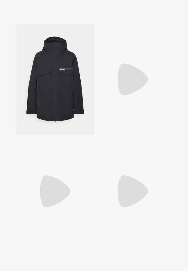 Zwarte gewatteerde winterjas met rits- en klepzakken, verstelbare manchetten en het "Burton" logo op de borstzak.; Korte mouw polo shirt in donker turquoise, ribbeltextuur, met een klassieke kraag en een klein logo op de borst. Gemaakt met lichtgekleurde broek.; Lichtblauwe denim baggy jeans hebben een rechte pijp, een vijf-pocket ontwerp en een zichtbare metalen knoopsluiting.; Zwarte leren oxford schoenen met vetersluiting, ronde neus, platte rubberen zool en subtiele stiksel details langs het bovenwerk.; Zwarte leren reistas met ronde handvatten, een afneembare schouderriem en subtiele stikdetails. Soepele textuur en praktisch ontwerp.