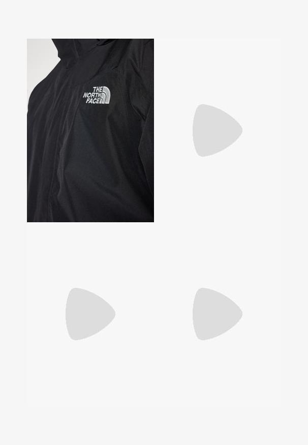 The North Face SANGRO JACKET - Vodotěsná bunda - tnf black; Černé bavlněné tričko s krátkými rukávy, kulatým výstřihem a malým bílým logem na levém hrudníku. Jednoduchý design, hladká textura a uvolněný střih.; The North Face MOUNTAIN ATHLETICS WIND PANT - Outdoorové kalhoty - black; The North Face GLENCLYFFE URBAN - Volnočasové šněrovací boty - black