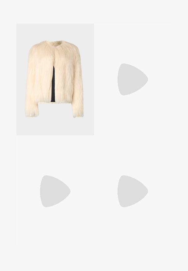 The Kooples Winterjas - ecru; Zwarte lange mouw jurk met een knoopsluiting aan de voorkant, kraag en een rechte silhout. Gemaakt van stof met een gladde textuur.; Kniehoge zwarte leren laarzen met een spitse neus en een slanke stilettohak. Glad textuur met een aansluitend ontwerp en stiksels aan de bovenrand.; Zwarte leren emmer tas met een gestructureerde afwerking, gouden hardware accenten en een open bovenkant. Heeft een korte handgreep en een verstelbare schouderriem.