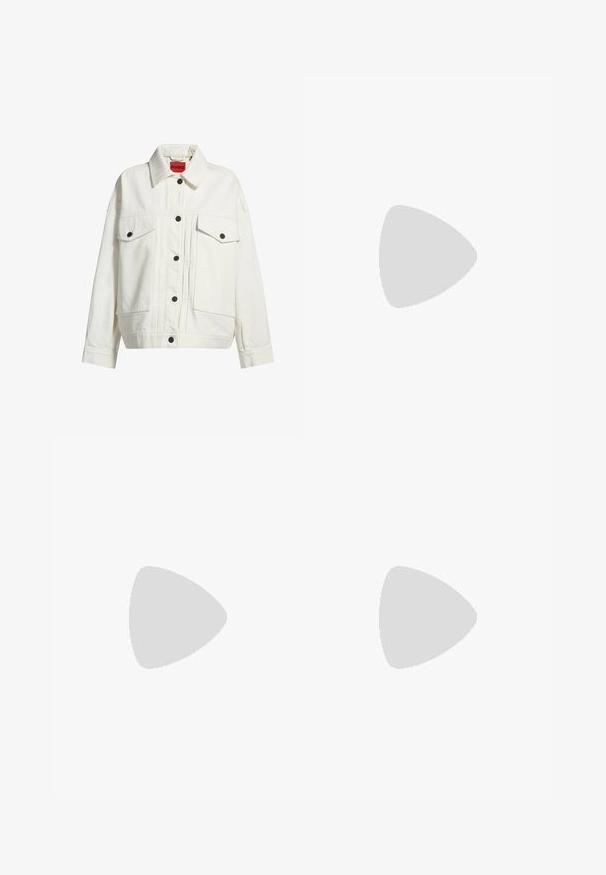 Valkoinen denimpusero, jossa on kauluskolla, kaksi etutaskua, mustat napit ja hieman ylisuuria hihoja. Sisältää punaisen brändilaput.; Valkoinen toppi, joka on valmistettu puuvillasta, sisältää yksinkertaisen muotoilun pyöreällä kaula-aukolle ja mustan "HUGO"-logon keskellä. Sileä pinta.; Kermanväriset farkut, joissa on rento leikkaus, käärityt lahkeet, erottuva oranssi ommel sekä etu- ja takataskut.; Ruskosuede-lenkkari, jossa on punavalkoinen kuvioitu reunus, teksturoidun pohjan ja UGG-logo sivussa. Sisältää kevyen korotuksen.; Kangaskuvioinen vaalea käsilaukku, jossa on pyöreä kahva, valmistettu pehmeästä nahasta. Varustettu vetoketjulla ja monimutkaisella koriruudukkokuvioinnilla.