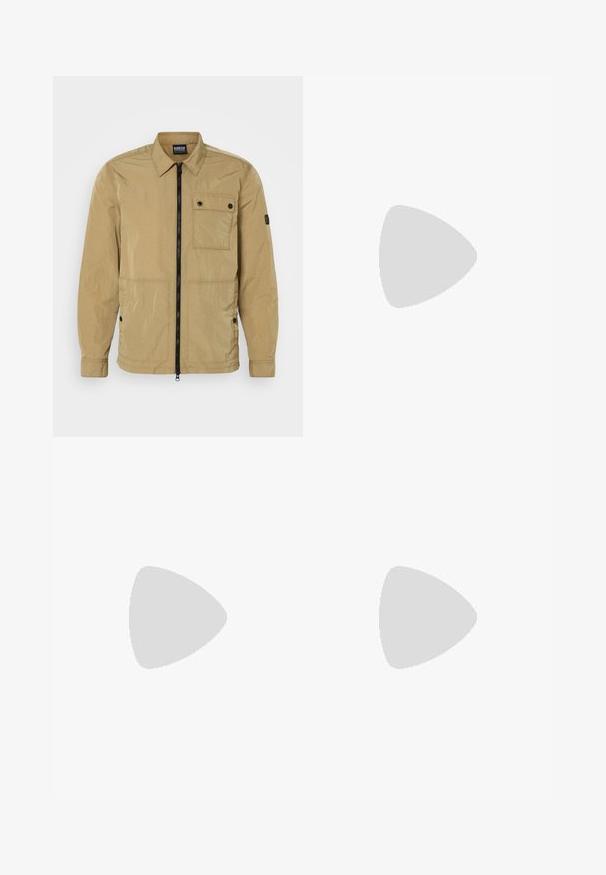 Veste beige légère au texture froissée avec une fermeture éclair sur le devant, poche poitrine boutonnée et poches latérales. Présente un design avec col.; T-shirt en coton blanc à manches courtes, col rond, avec un logo CK noir sur la partie gauche de la poitrine, coupe standard, texture lisse.; Pantalon en coton beige avec une coupe droite, présentant une fermeture à bouton et des plis sur le devant pour plus de détails.; Baskets en cuir noir avec texture perforée, bout rond et semelle en caoutchouc blanc plat. Dispose de lacets noirs et d'un logo discret sur le côté.