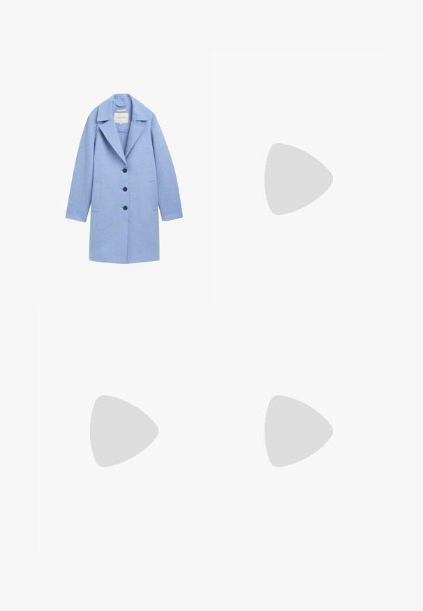 TOM TAILOR Klassischer Mantel - calm blue melange; Weißes T-Shirt mit kurzen Ärmeln aus Baumwolle. Hat einen Rundhalsausschnitt und eine lockere Passform. Glatte Textur ohne sichtbare Muster oder Akzente.; Helle blaue, weite Jeans aus Denim mit hoher Taille, fünf Taschen und subtilen Ausbleichungen. Gerader Schnitt mit gesäumten Kanten.; Weiße Low-Top-Sneaker mit perforierten Seiten, getragen mit blauen Jeans im geraden Schnitt und sichtbaren Nähten.