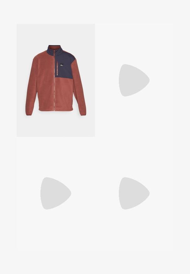 Veste en polaire avec un design en blocs de couleur rouille et marine, col haut, fermeture zippée et petit logo sur la poitrine. Texture douce, coupe décontractée.; T-shirt gris à manches courtes en tissu doux et texturé, arborant un petit logo bleu Patagonia sur le côté gauche de la poitrine. Pas de motifs supplémentaires.; Pantalons gris foncé en tissu durable, dotés d'une poche zippée, d'une coupe droite et de passants de ceinture pour un ajustement réglable.; Chaussures de sport noires avec une tige texturée, un rembourrage épais et une semelle robuste. Logo HOKA visible, avec des accents jaunes vifs.