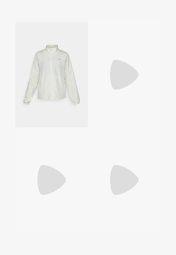 Casaco corta-vento branco com gola alta, fecho frontal total, punhos elásticos e um pequeno logotipo cinza no lado esquerdo do peito. Textura suave.; T-shirt branca sem mangas feita de um tecido leve, com detalhes do logotipo preto da Nike nos ombros, decote redondo e um corte relaxado.; Calções de corrida Nike em cinza escuro, com um amplo cós elástico, tecido leve, bolsos laterais e um logótipo subtil em branco.; Sapatilha atlética branca com parte superior em rede, bico arredondado e sola texturizada. Apresenta o símbolo Nike em prata e um design minimalista.