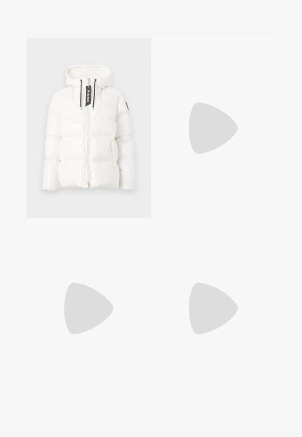 Hvit puffjakke med glanset overflate, avtagbar hette, glidelås, og svarte snorer. Har merketagg og polstrede seksjoner.; Koftet laget av bomull har horisontale marineblå striper på hvit bakgrunn. "Tommy Hilfiger" brodert i kursiv på brystet. Rund hals.; Plissert hvit skjørt med en svart elastisk midje som har "LACOSTE"-logoen. Midjelengde design med myk tekstur.; Hvite lær sneakers med tykk hvit såle, svart semsket hælforsterkning og preget logo på siden. Snøresystem med seks hull.