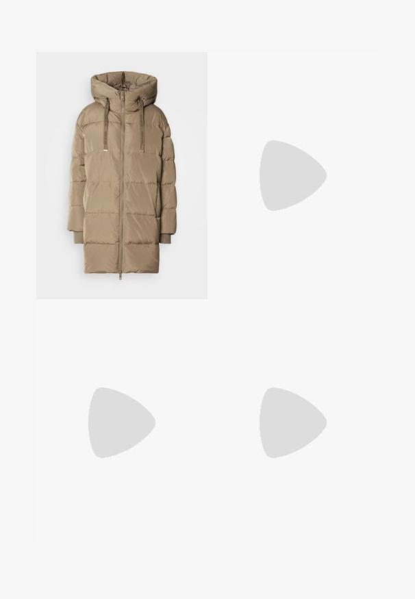 Polstret hettejakke i lys beige med glidelås foran og justerbar snor. Har segmentert quiltedesign og ribbede mansjetter.; Svart ermeløs høyhalset topp laget av glatt stoff. Tettsittende design med høy hals og rett kant, minimalistisk og i ensfarget.; Bredde ben denim bukser med en mørkeblå vask, med en kontrasterende lyseblå mansjett og klassisk femlommersdesign.; Brune lær cowboy støvel med spiss tå, broderte svirvlende mønstre på skaftet og en stablet blokk hæl. Har en trekksløyfe for enkel påkledning.; Gullige hoop øreringer med en teksturert, uregelmessig form. Har en sømløs lukking og en polert overflatefinish som fremhever et moderne design.