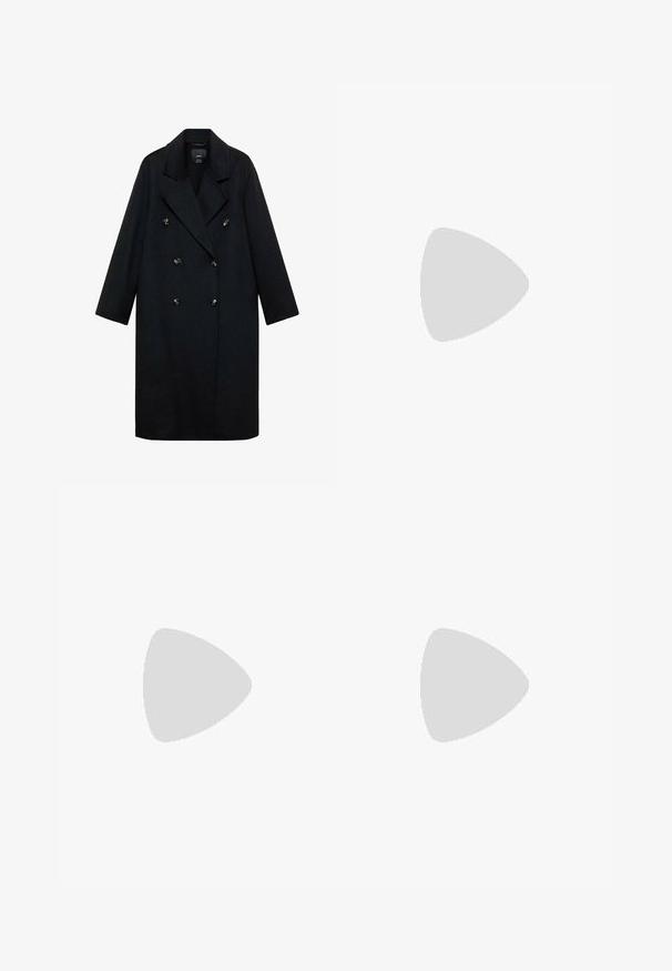 Črn dvojniki plašč iz volnene mešanice, z širokimi klapnicami, dolgimi rokavi in zlatimi gumbi, s pravim silhueto.; Črna kratka majica s kratkimi rokavi, narejena iz mehke tkanine, z okroglim izrezom in sproščenim krojem, z gladko teksturo in brez vzorcev.; Črne široke denim hlače z visokim pasom, ki imajo sprednje in zadnje žepe, šivane šive ter gumbasto zapiranje. Gladka tekstura.; Črne drsne sandale z dvema zlatima zaponkama, gladkega materiala, ravnim podplatom in minimalističnim dizajnom.