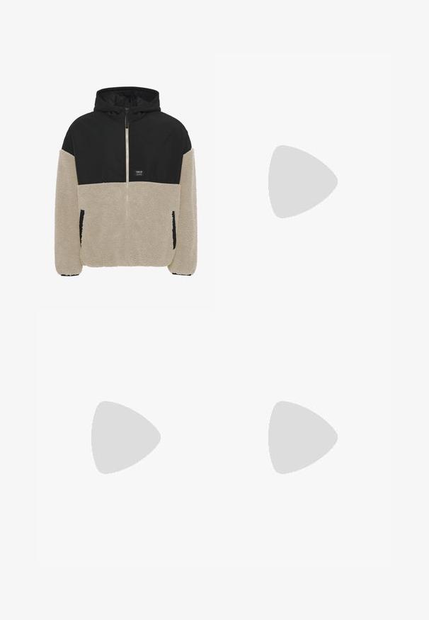 Hoody-jack met een zwart bovenstuk en een crèmekleurig fleece onderstuk, met ritssluiting en zijzakken; zachte textuur.; Solid SDMAXWELL - Trui - slate black; Karl Kani KK OS SIDESTRIPE - Broek - grey; Tan suède enkellaars met een ronde neus, subtiele stiksels en een gestructureerde rubberen zool. Korte hoogte zonder veters.