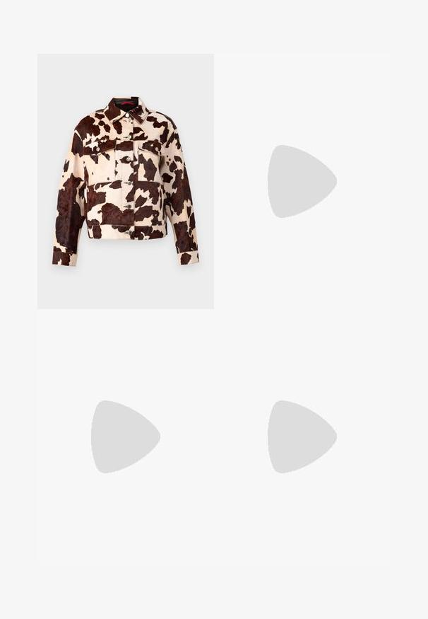 Lehmavärvi ja pruunide laikudega teksajakk, millel on terav krae ja hõbedased nupud esiküljel ning taskutes.; Beesignud puuvillane T-särk, millel on ümar kaelus, lühikesed varrukad ja lõdva istuvus. Sile tekstuur ning õmblused allääres ja varrukatel.; Must musta A-line seelik, sile tekstuur, põlvini pikkus, millel on horisontaalne õmblusdetail vööl ja õmblustes, et anda struktuuri.; Pruun ja burgundi värvi tennised, mis on valmistatud karvase ja võrkmaterjaliga, sisaldavad kolme kreemjat triipu, tekstuurset kangast keelt ja kummist talla.